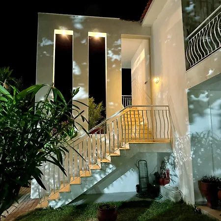 Πανσιόν Dafnes 3*