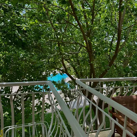 Dafnes Πανσιόν