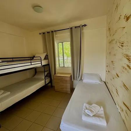 בית הארחה Dafnes