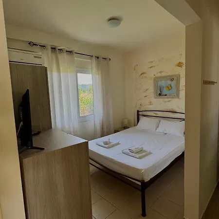 Dafnes בית הארחה 3*